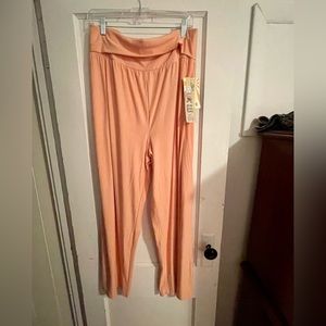 NWT MUK LUKS peach, fold over waist, soft, stretchy, yoga pants in size 4X.